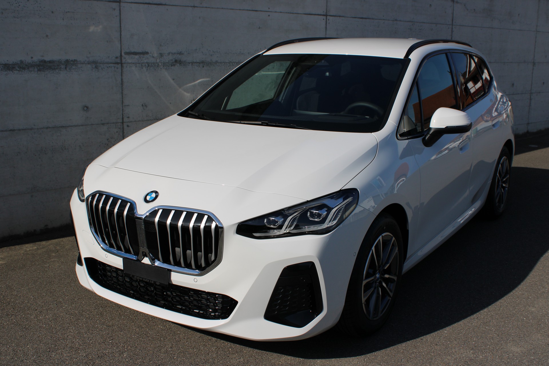 BMW 220i Act. Tour. M Sport-image-0