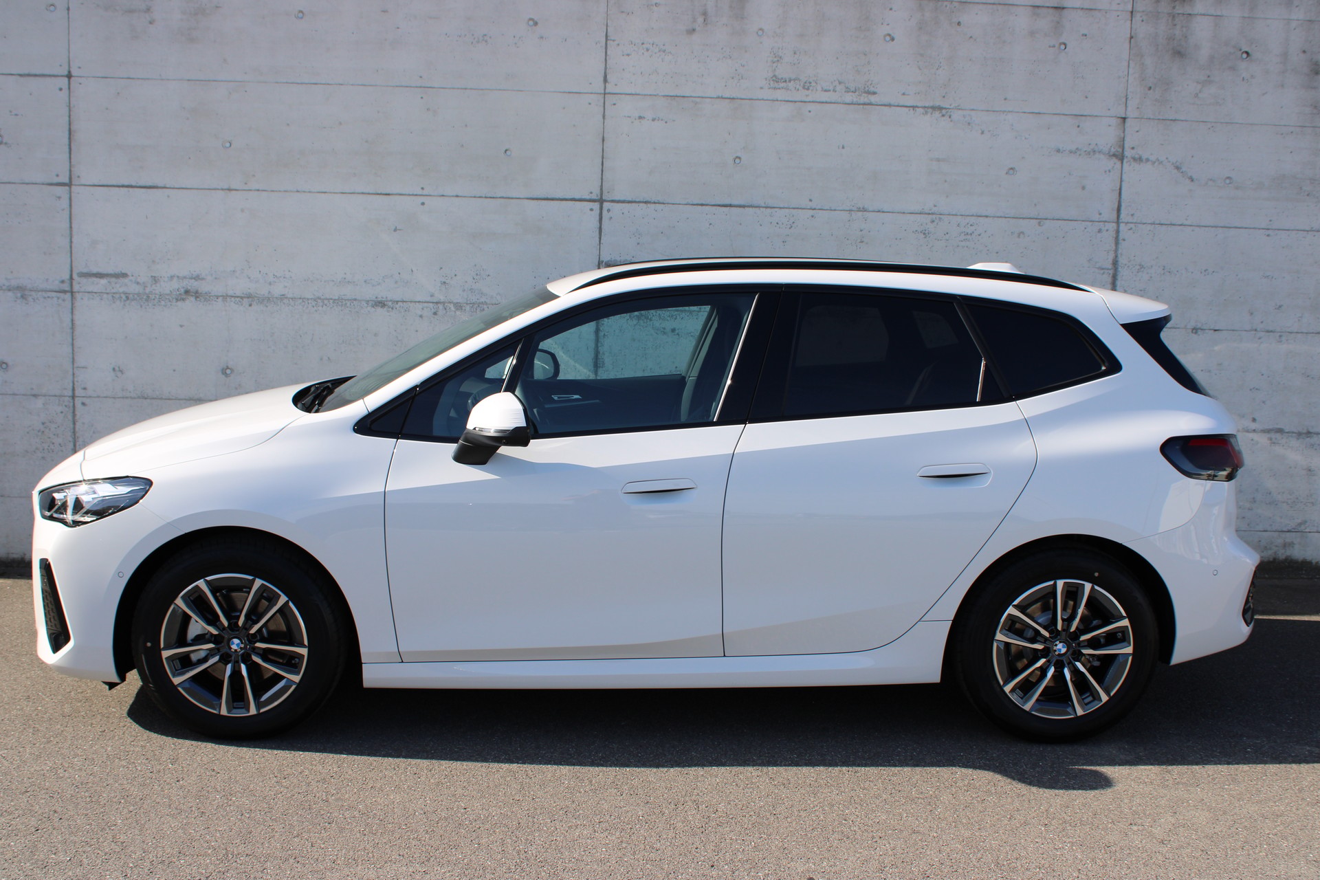 BMW 220i Act. Tour. M Sport-image-2