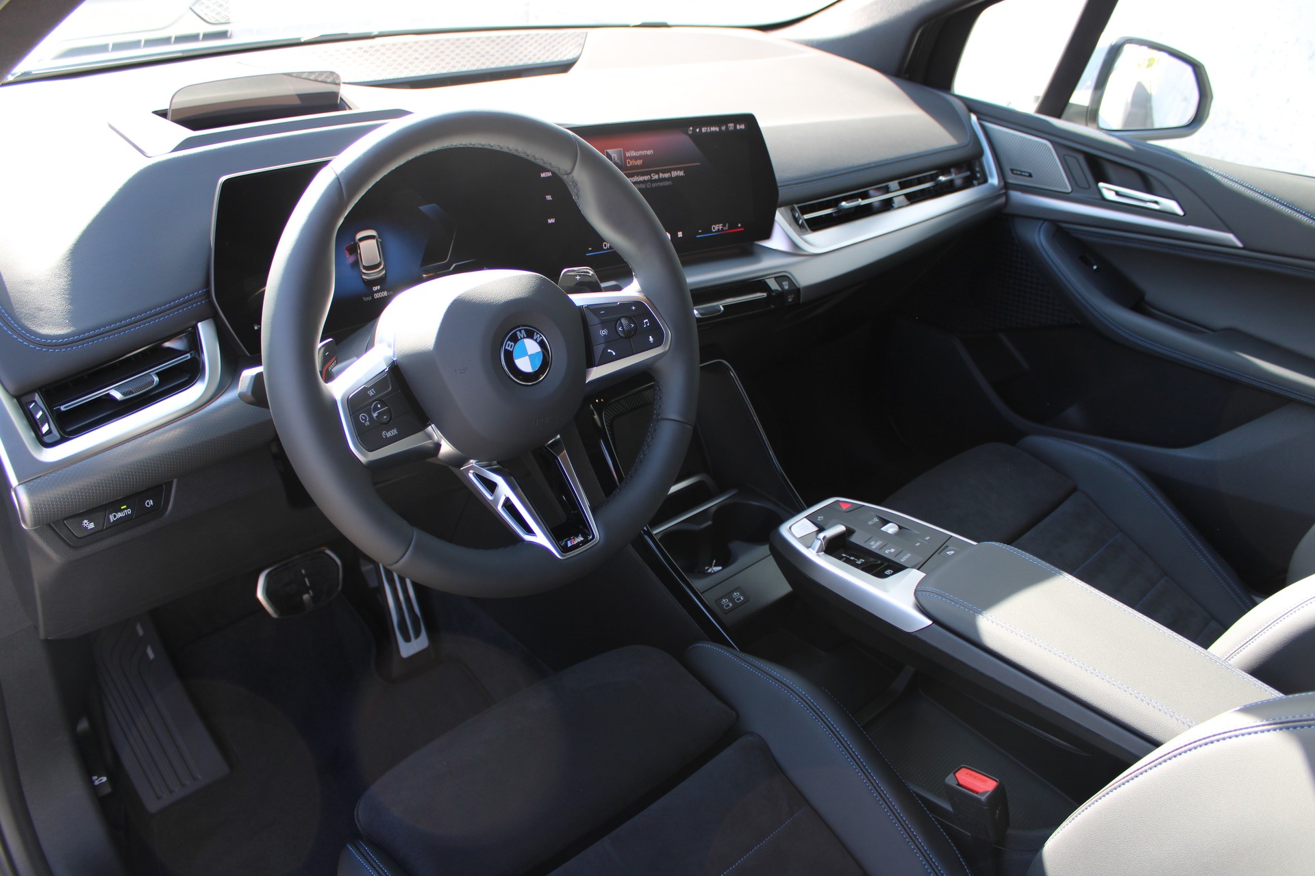 BMW 220i Act. Tour. M Sport-image-9