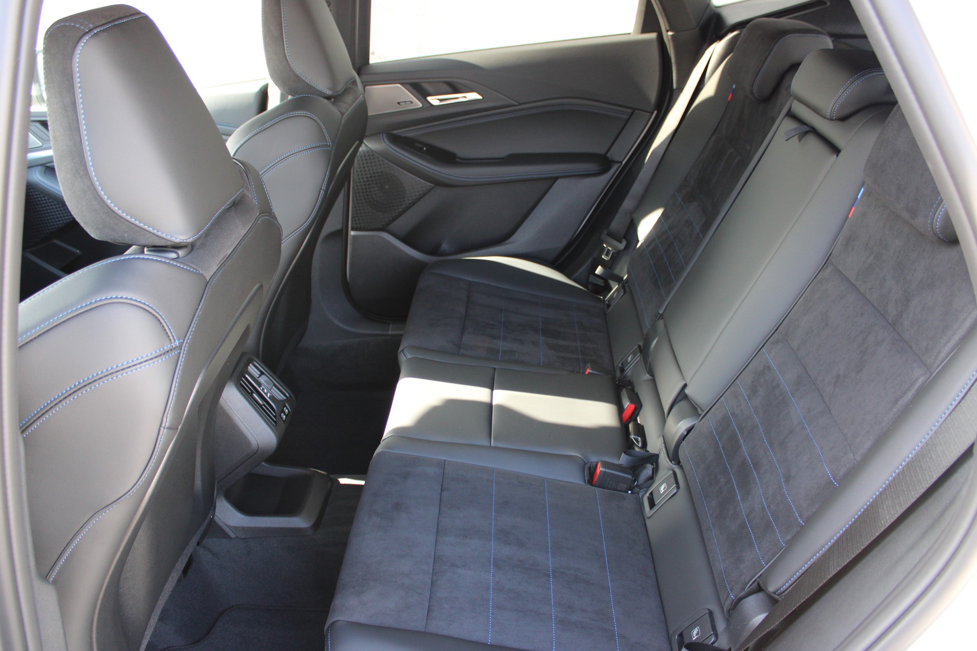 BMW 220i Act. Tour. M Sport-image-12