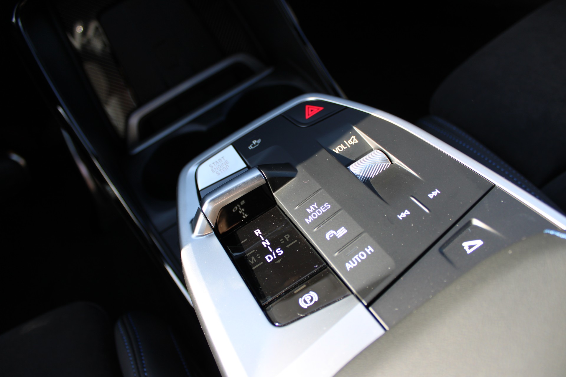 BMW 220i Act. Tour. M Sport-image-15