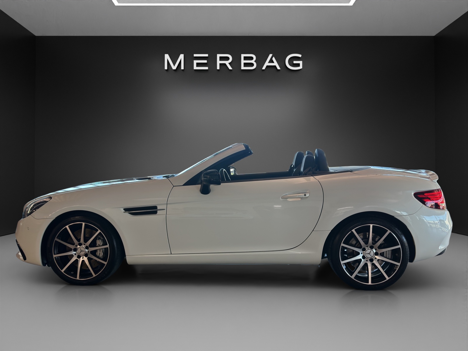 MERCEDES-BENZ SLC 43 AMG-image-2