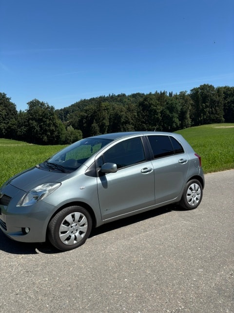TOYOTA 1.3 16V Ltd. Swiss Edition MM-image-1