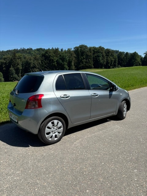 TOYOTA 1.3 16V Ltd. Swiss Edition MM-image-2