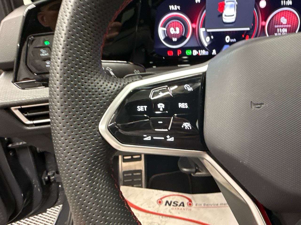 VW Golf 2.0 TSI GTI Clubsport DSG-image-7