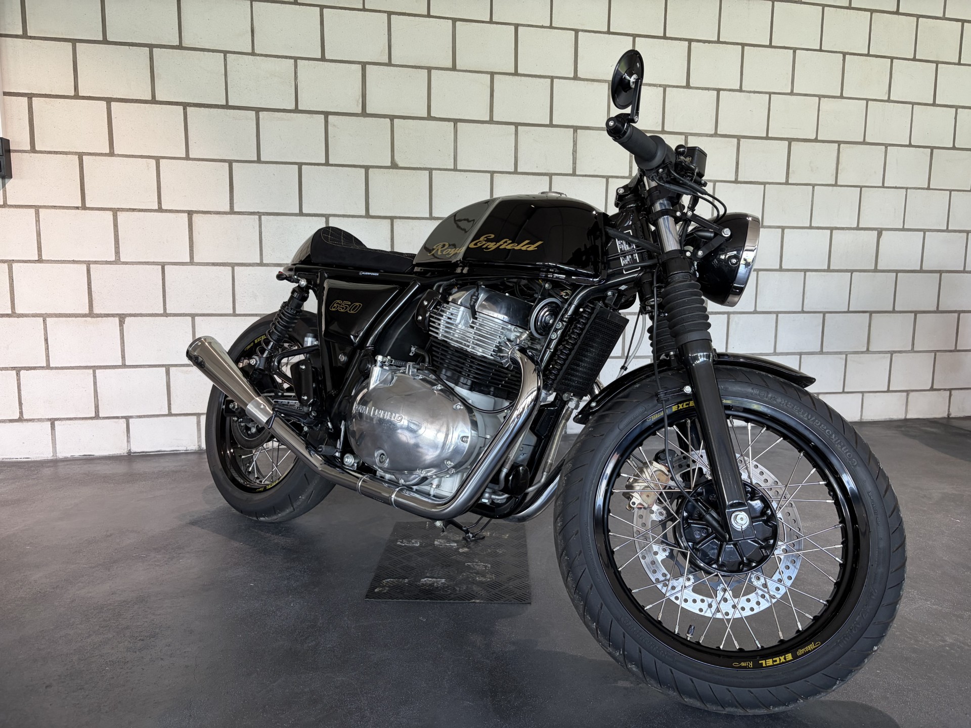 ROYAL ENFIELD Continental GT 650 Custom-showroom-element-3