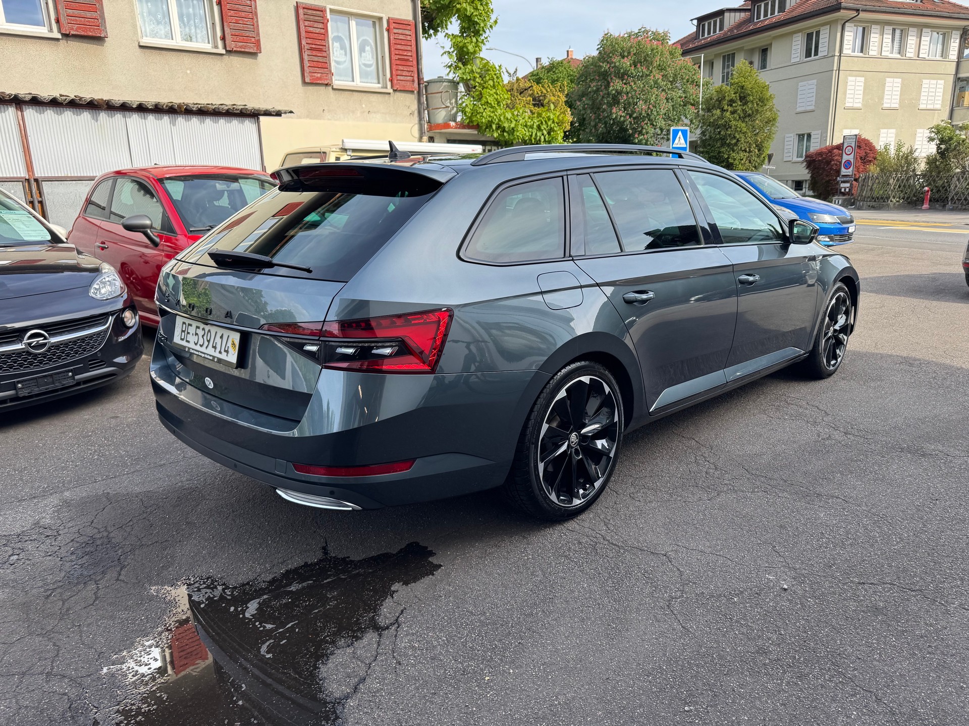 SKODA Superb Combi 2.0 TDi SportLine DSG-image-4