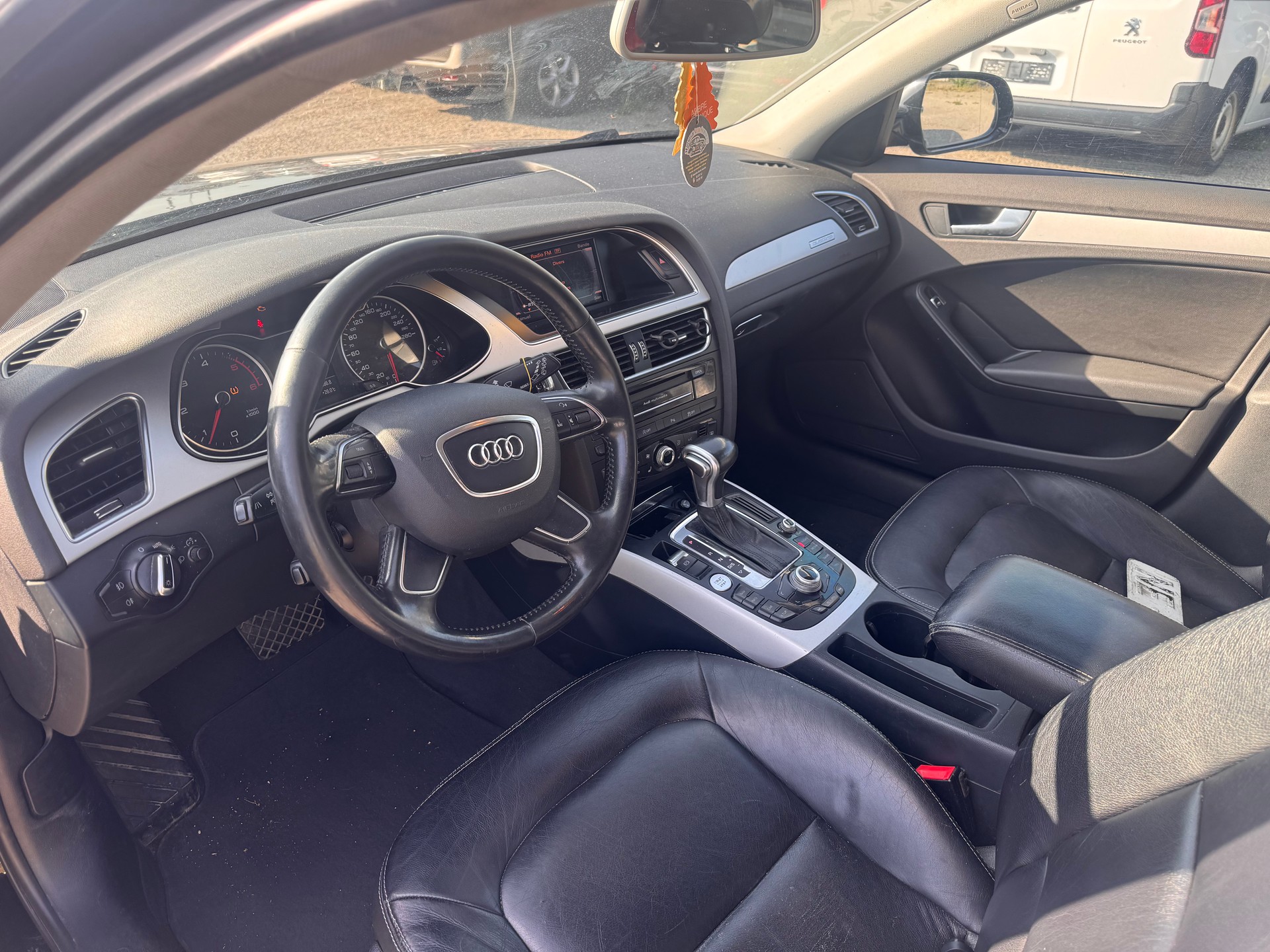 AUDI A4 Avant 2.0 TDI quattro S-tronic-image-5