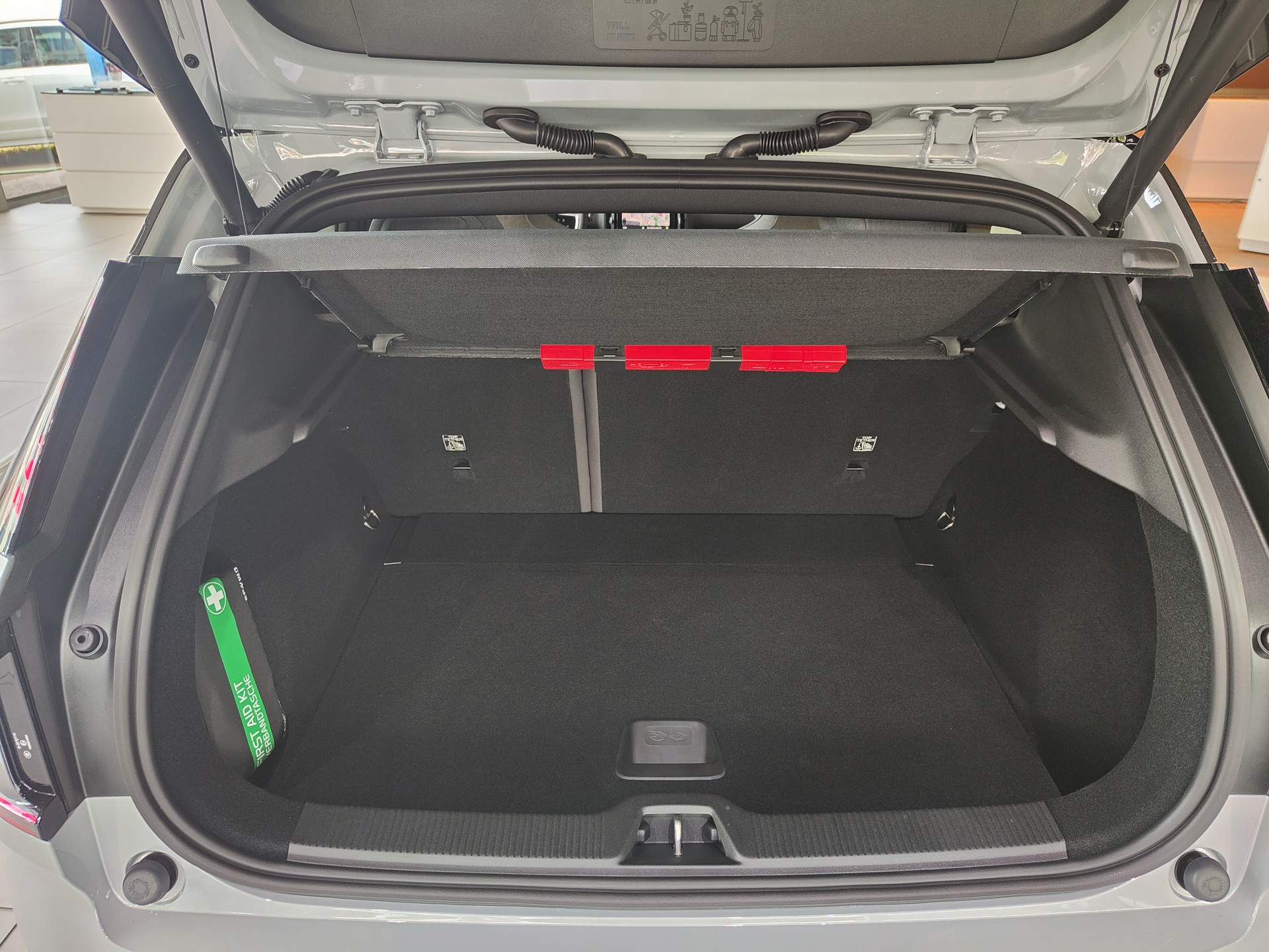 VOLVO EX30 E60 69kWh Twin Ultra-image-13