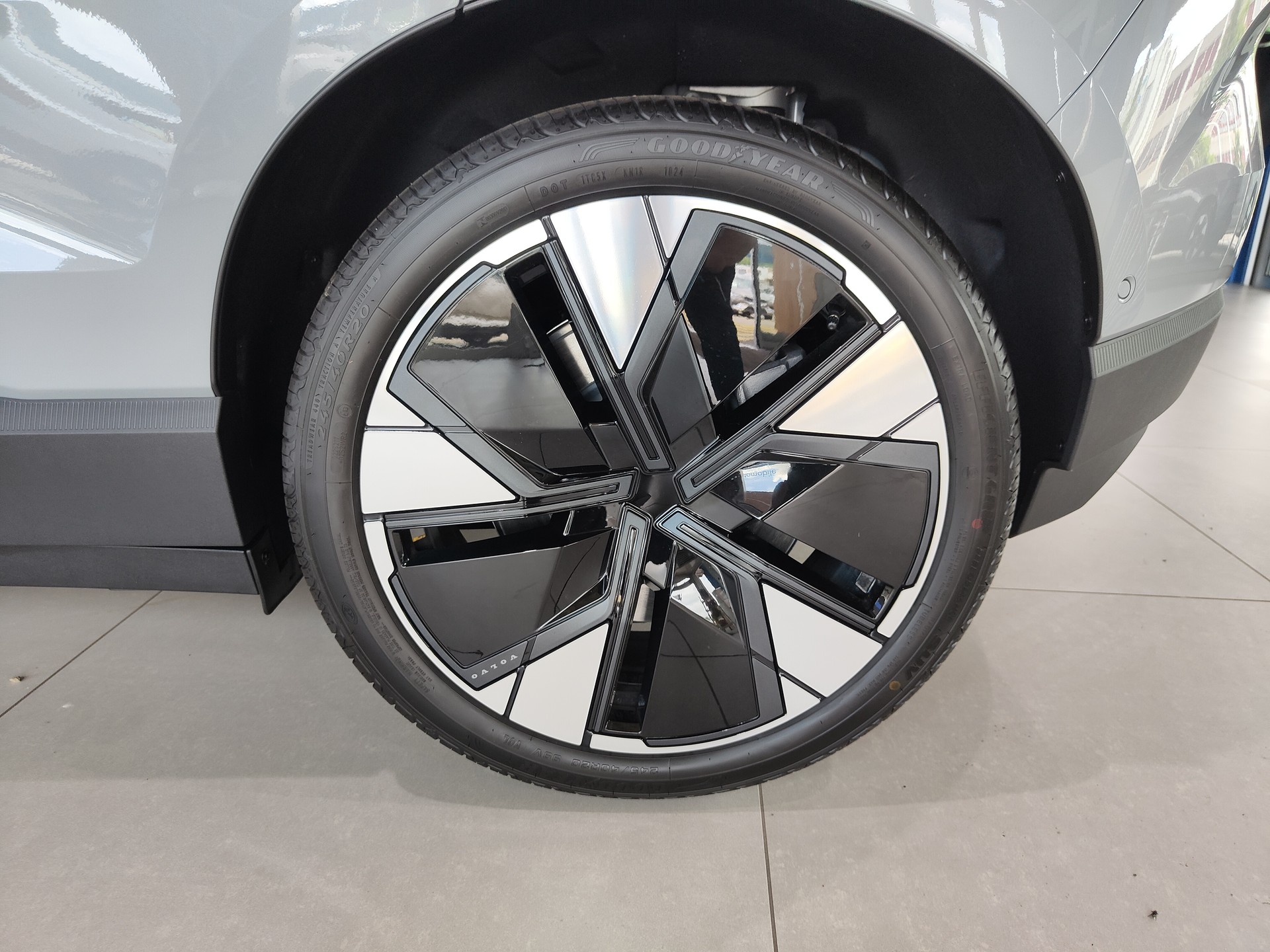 VOLVO EX30 E60 69kWh Twin Ultra-image-5