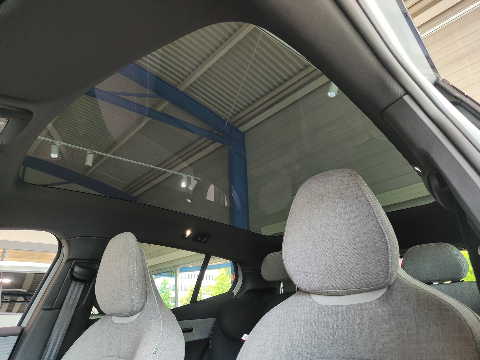 VOLVO EX30 E60 69kWh Twin Ultra-image-12