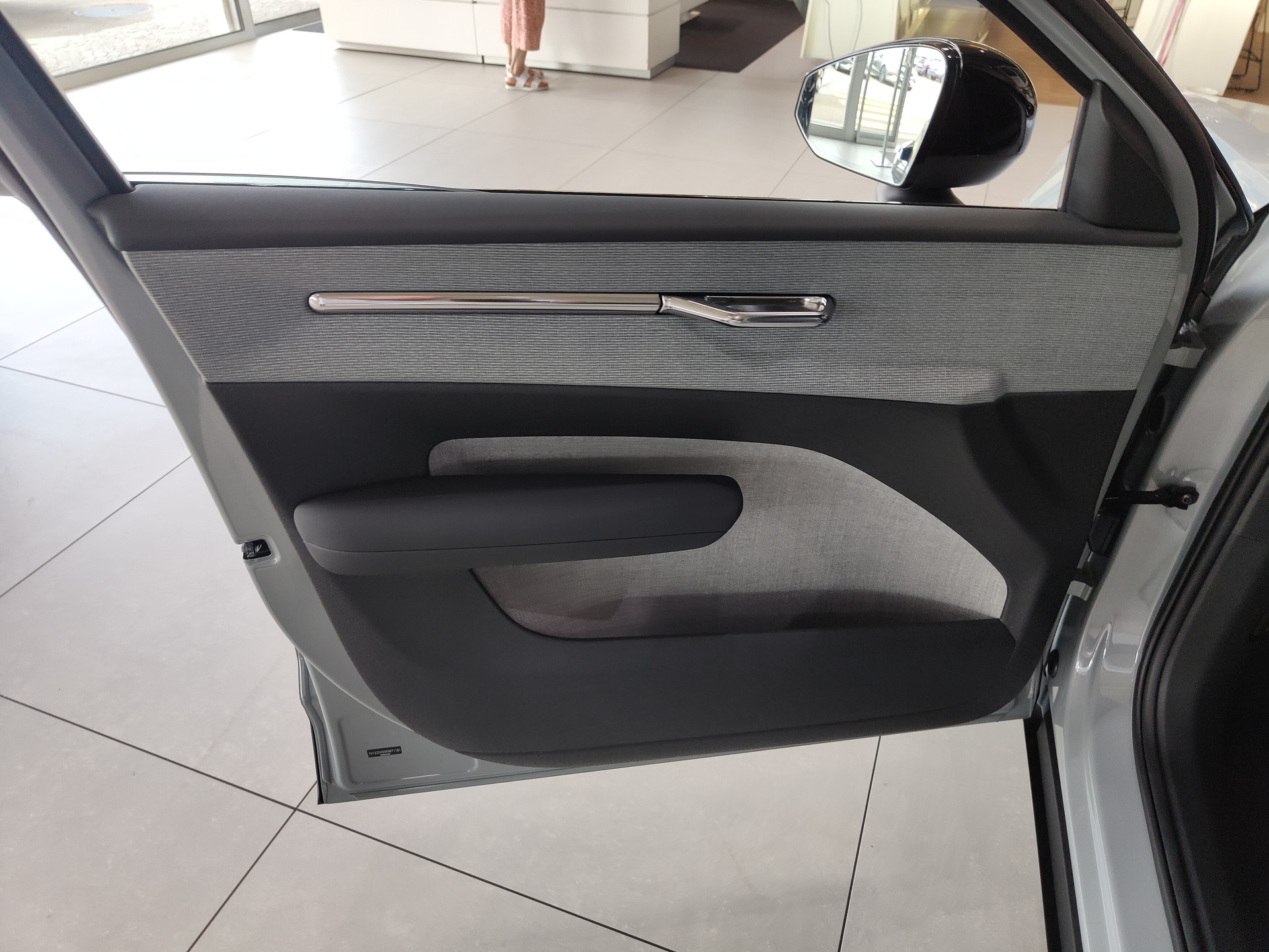 VOLVO EX30 E60 69kWh Twin Ultra-image-6