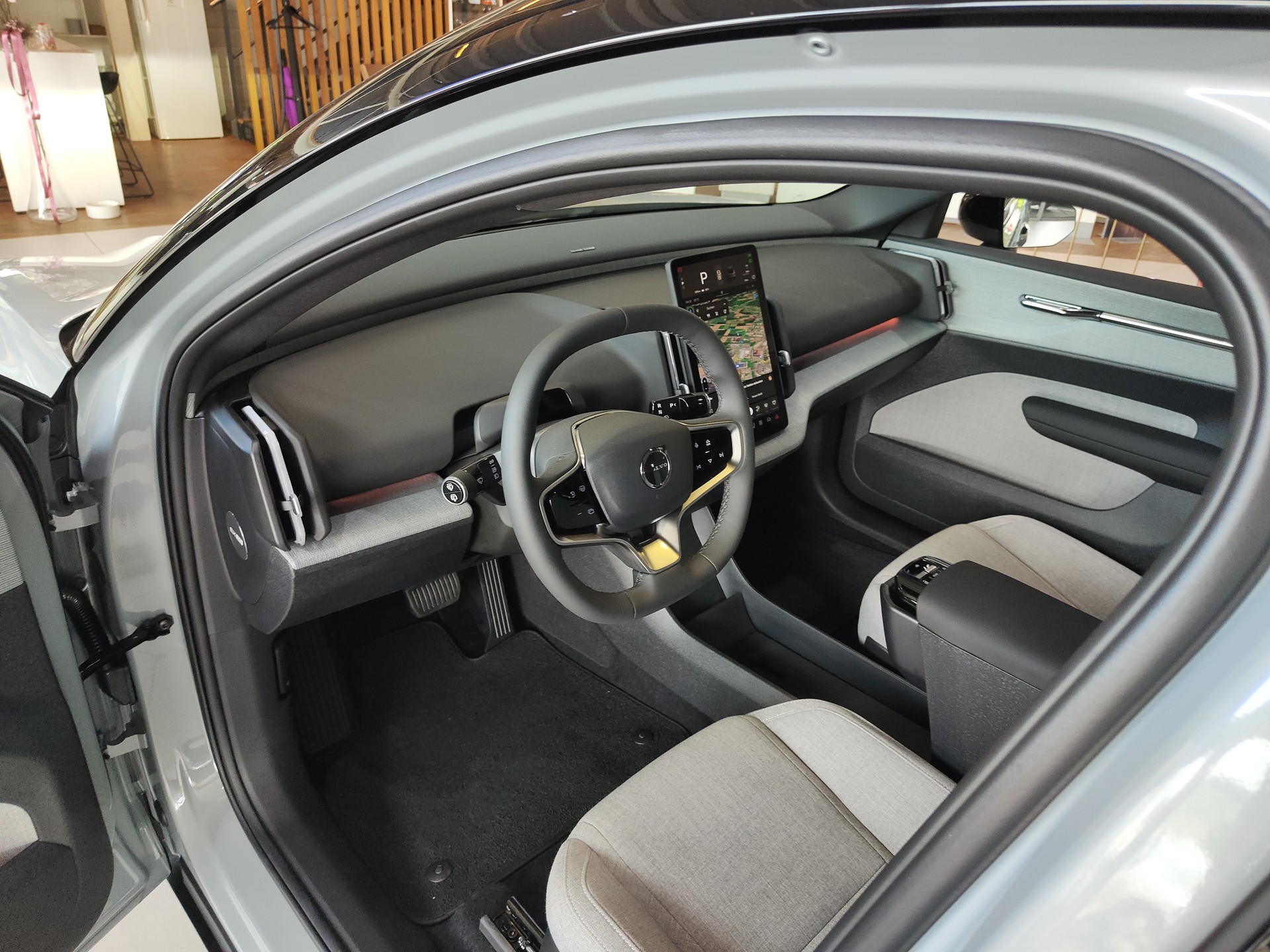 VOLVO EX30 E60 69kWh Twin Ultra-image-8