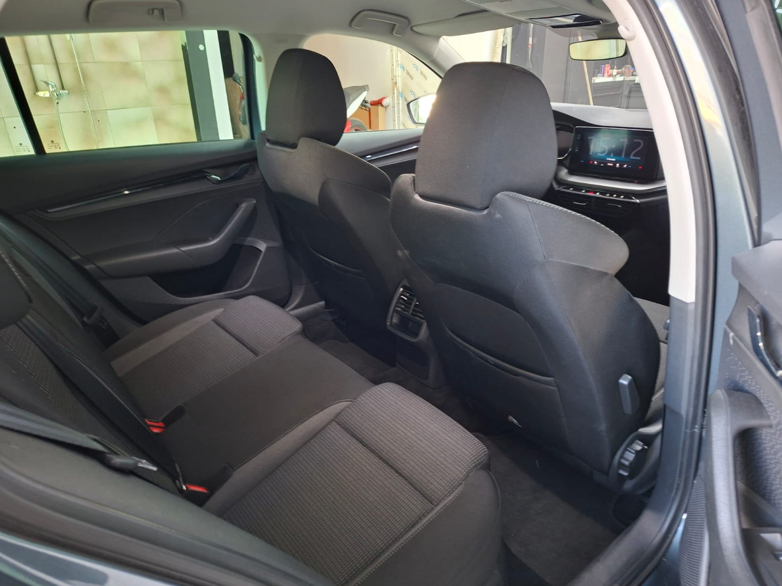 SKODA Octavia Combi 2.0 TDI DSG Ambition 4x4-image-11