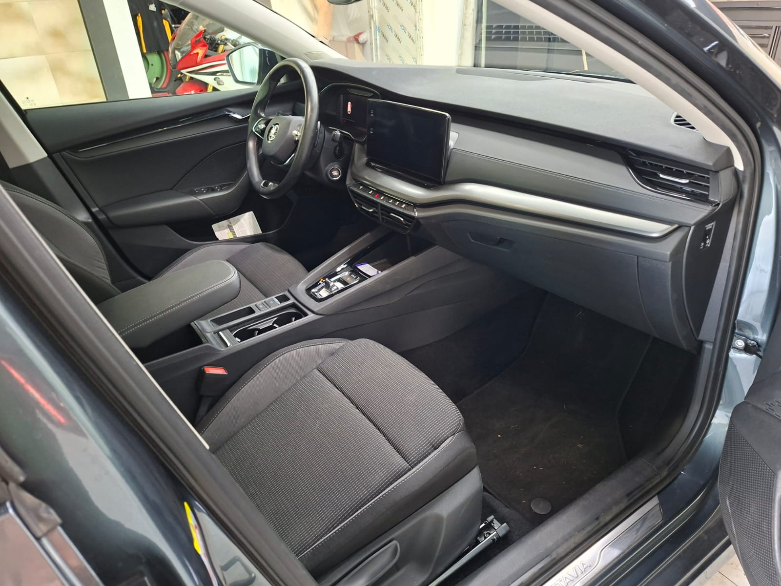 SKODA Octavia Combi 2.0 TDI DSG Ambition 4x4-image-10