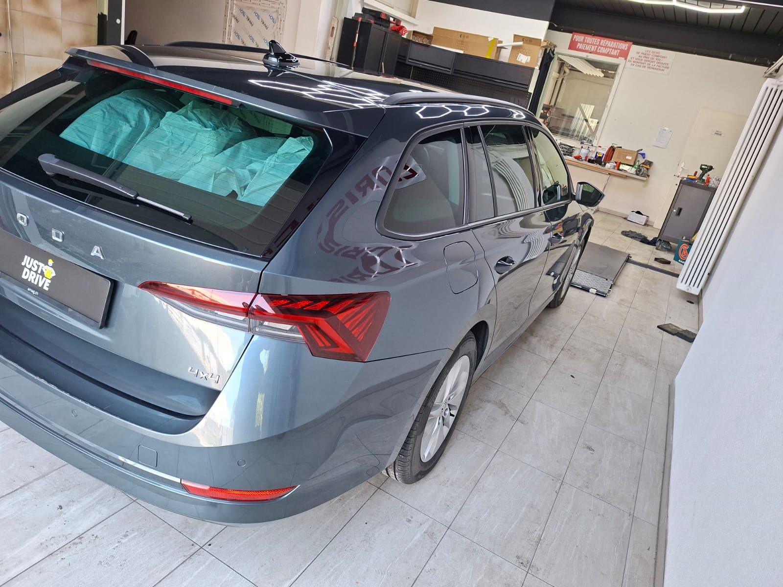 SKODA Octavia Combi 2.0 TDI DSG Ambition 4x4-image-3
