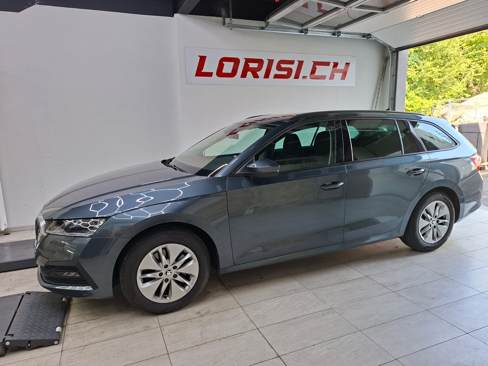 SKODA Octavia Combi 2.0 TDI DSG Ambition 4x4-image-5