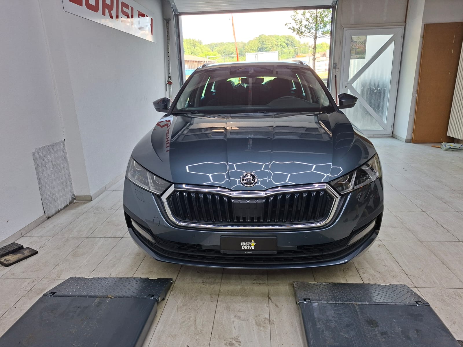 SKODA Octavia Combi 2.0 TDI DSG Ambition 4x4-image-0