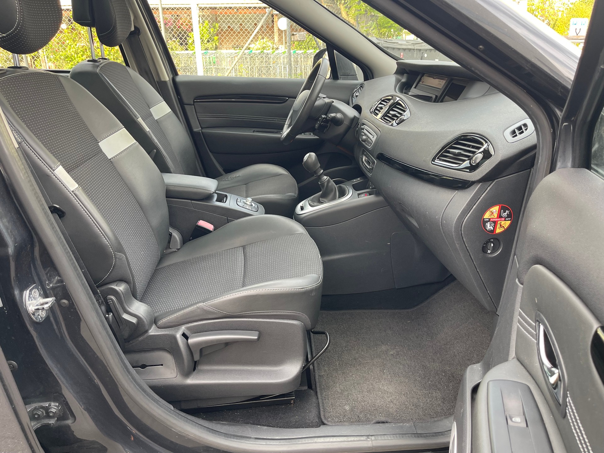 RENAULT Grand Scénic 1.4 16V Turbo Dynamique-image-9