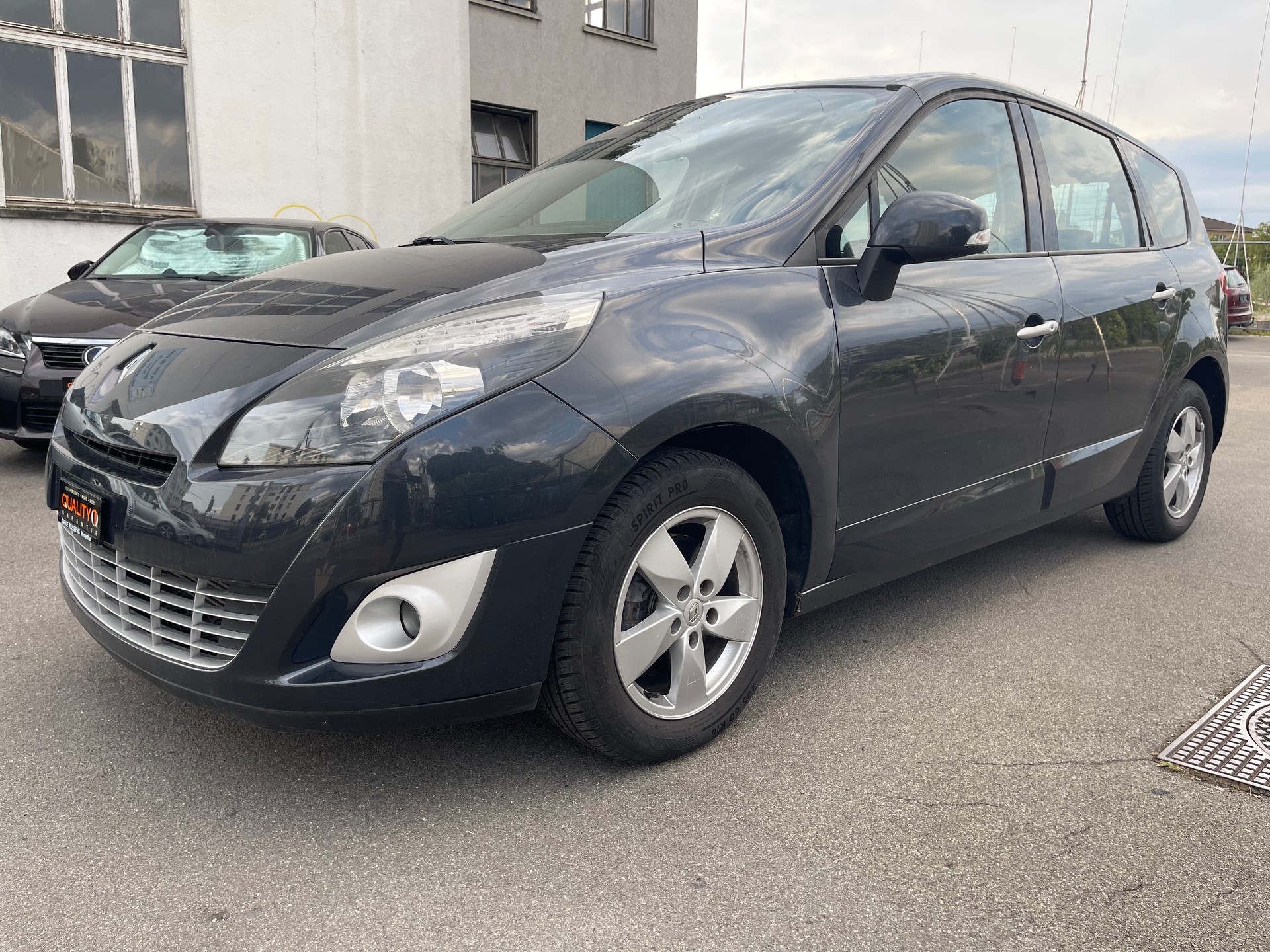 RENAULT Grand Scénic 1.4 16V Turbo Dynamique-image-1