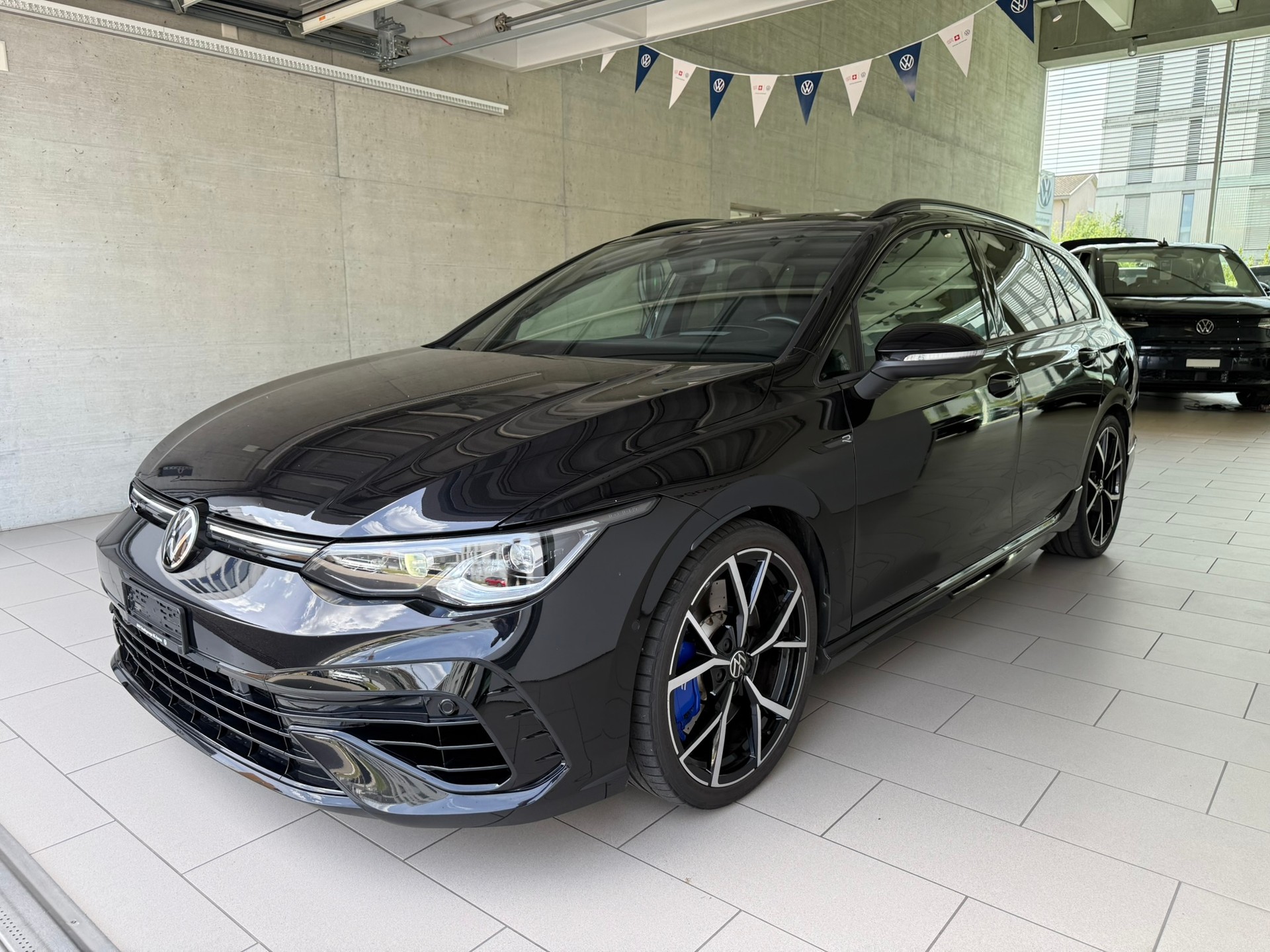 VW Golf Variant 2.0 TSI R DSG 4Motion-showroom-element-2