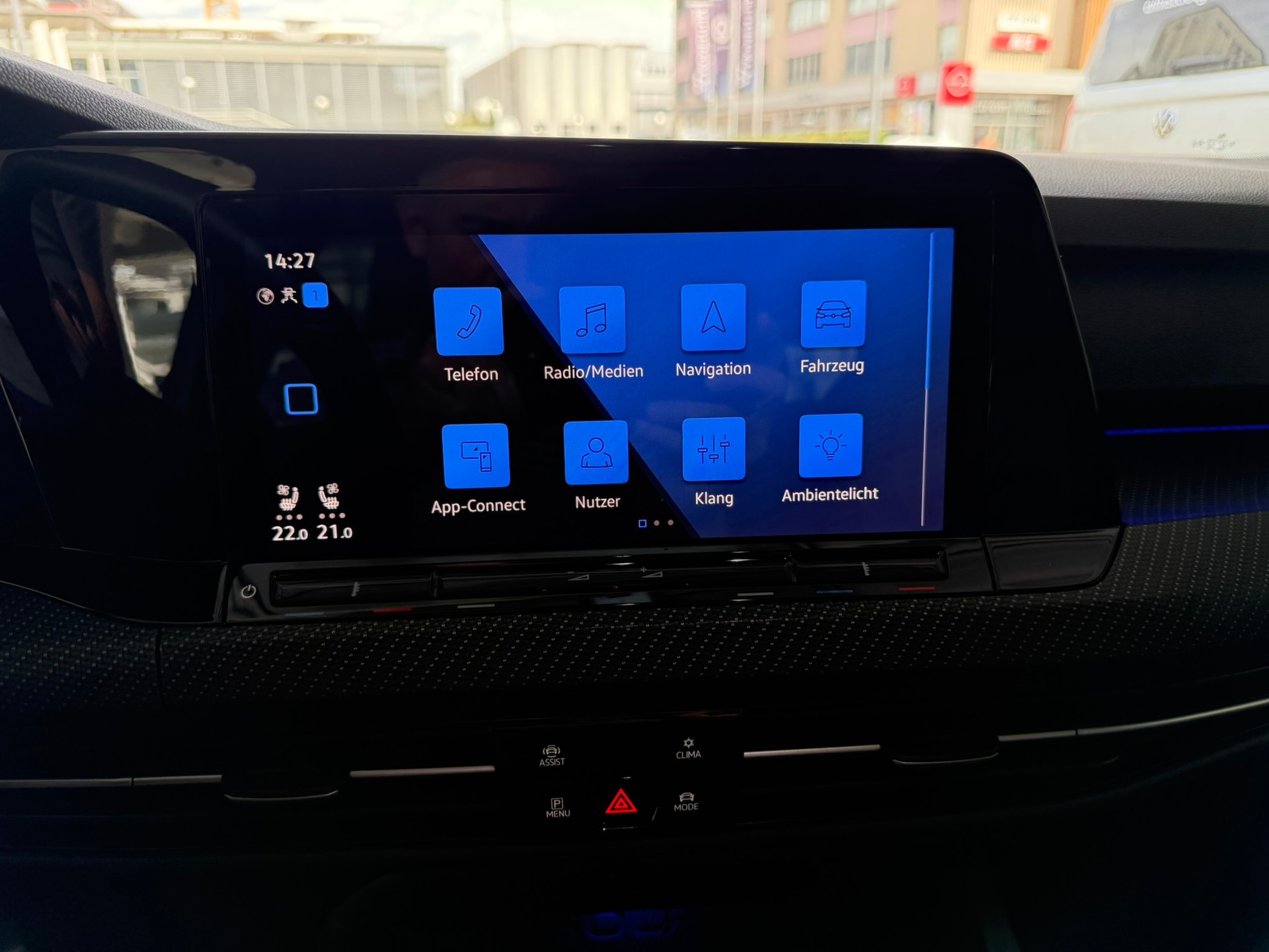 VW Golf Variant 2.0 TSI R DSG 4Motion-image-11