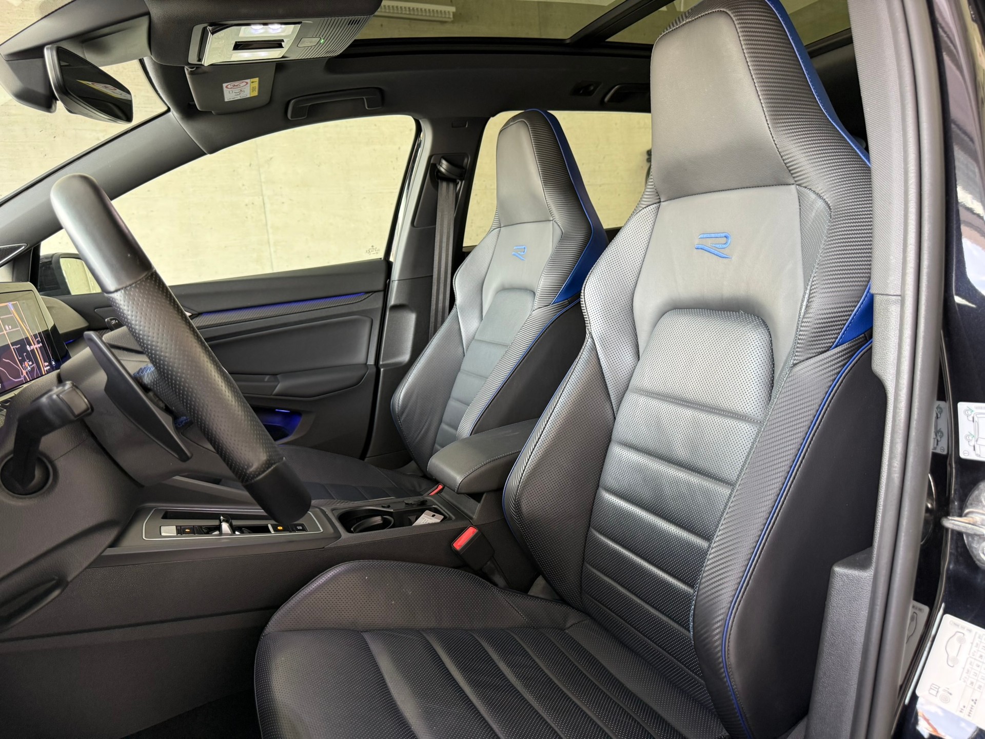 VW Golf Variant 2.0 TSI R DSG 4Motion-image-15