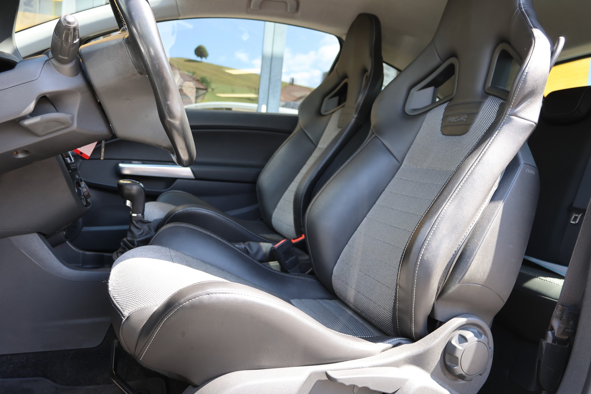 OPEL Corsa 1.6 Turbo OPC-image-3