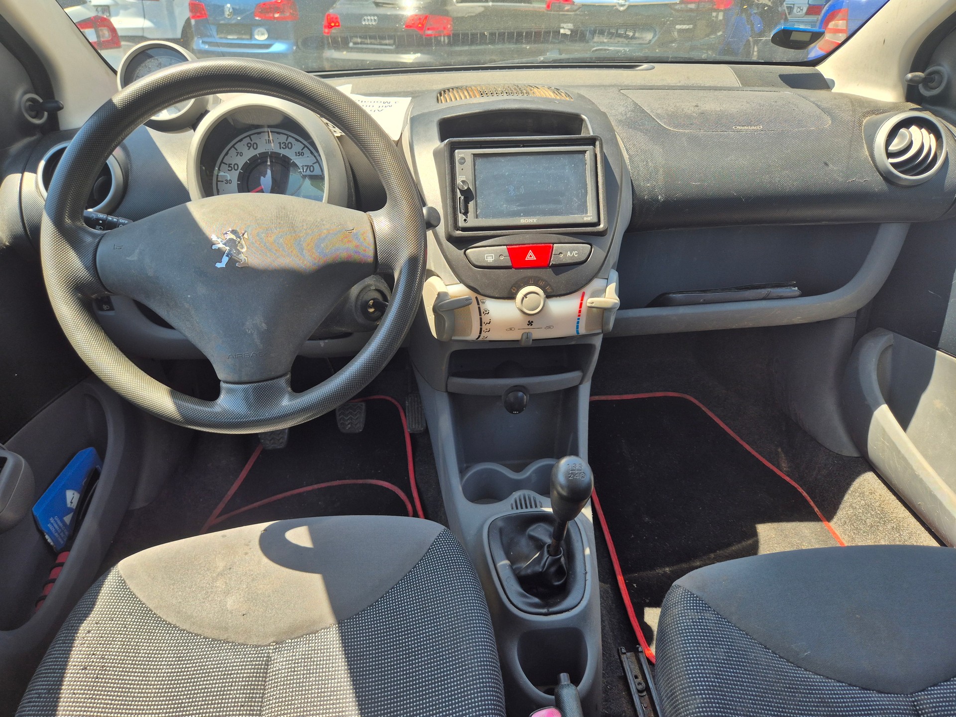 PEUGEOT 107 1.0 Trendy-image-9