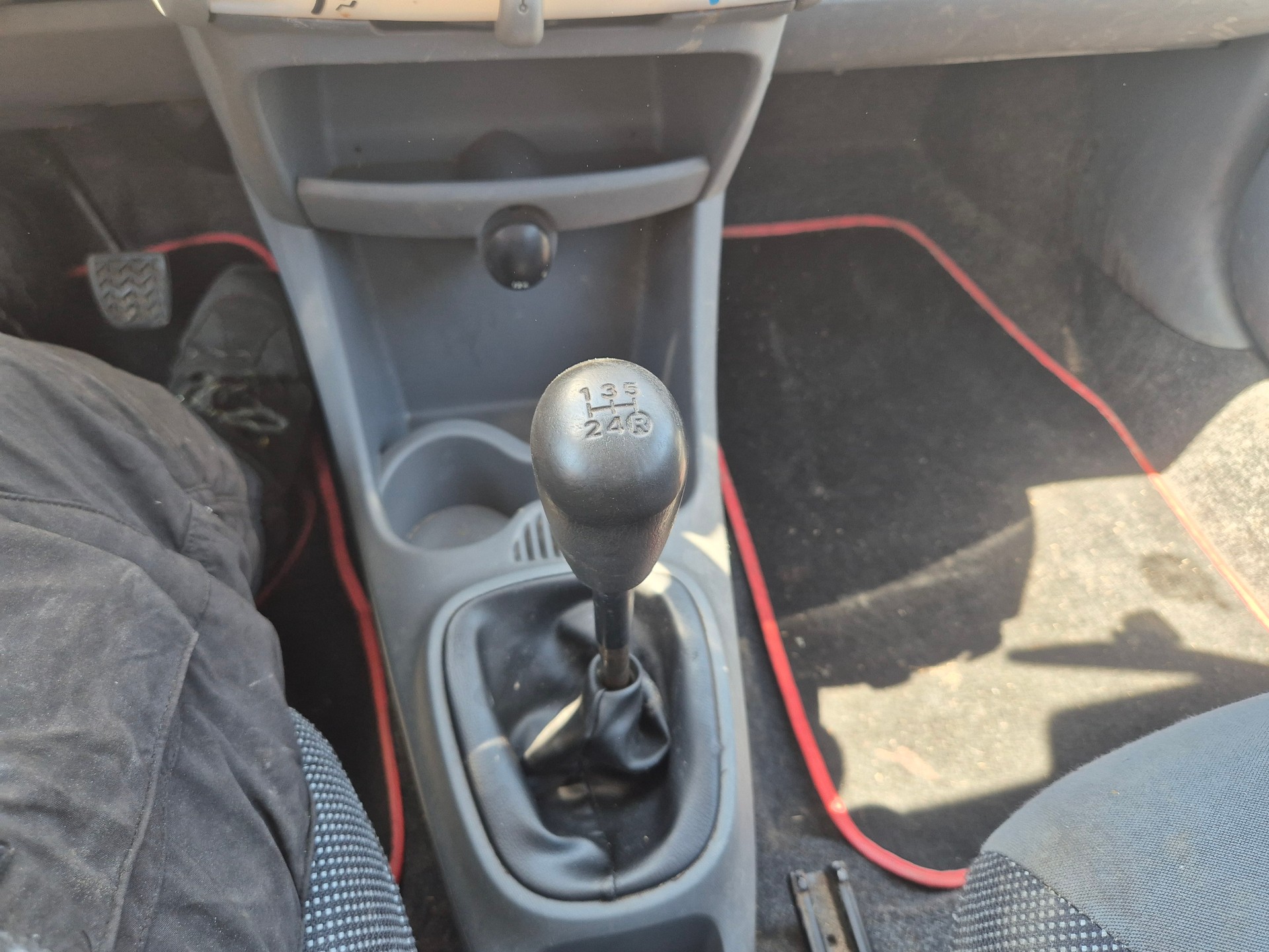 PEUGEOT 107 1.0 Trendy-image-12