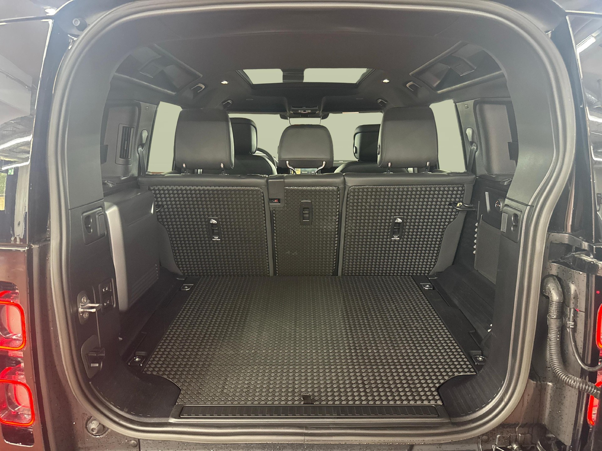 LAND ROVER Defender 110 5.0 V8 SC-image-12