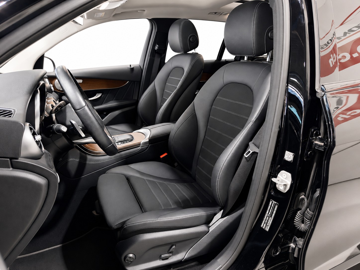 MERCEDES-BENZ GLC 300 e AMG Line 4m CH FAHRZEUG-image-9
