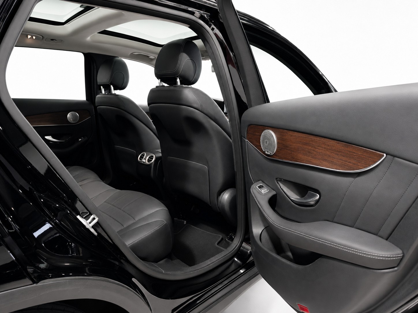 MERCEDES-BENZ GLC 300 e AMG Line 4m CH FAHRZEUG-image-13