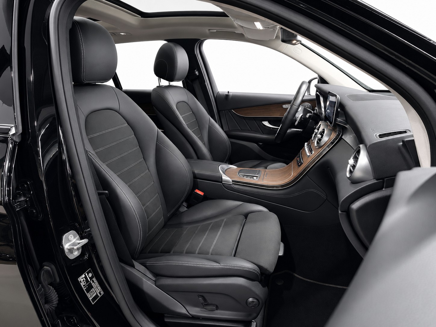 MERCEDES-BENZ GLC 300 e AMG Line 4m CH FAHRZEUG-image-11