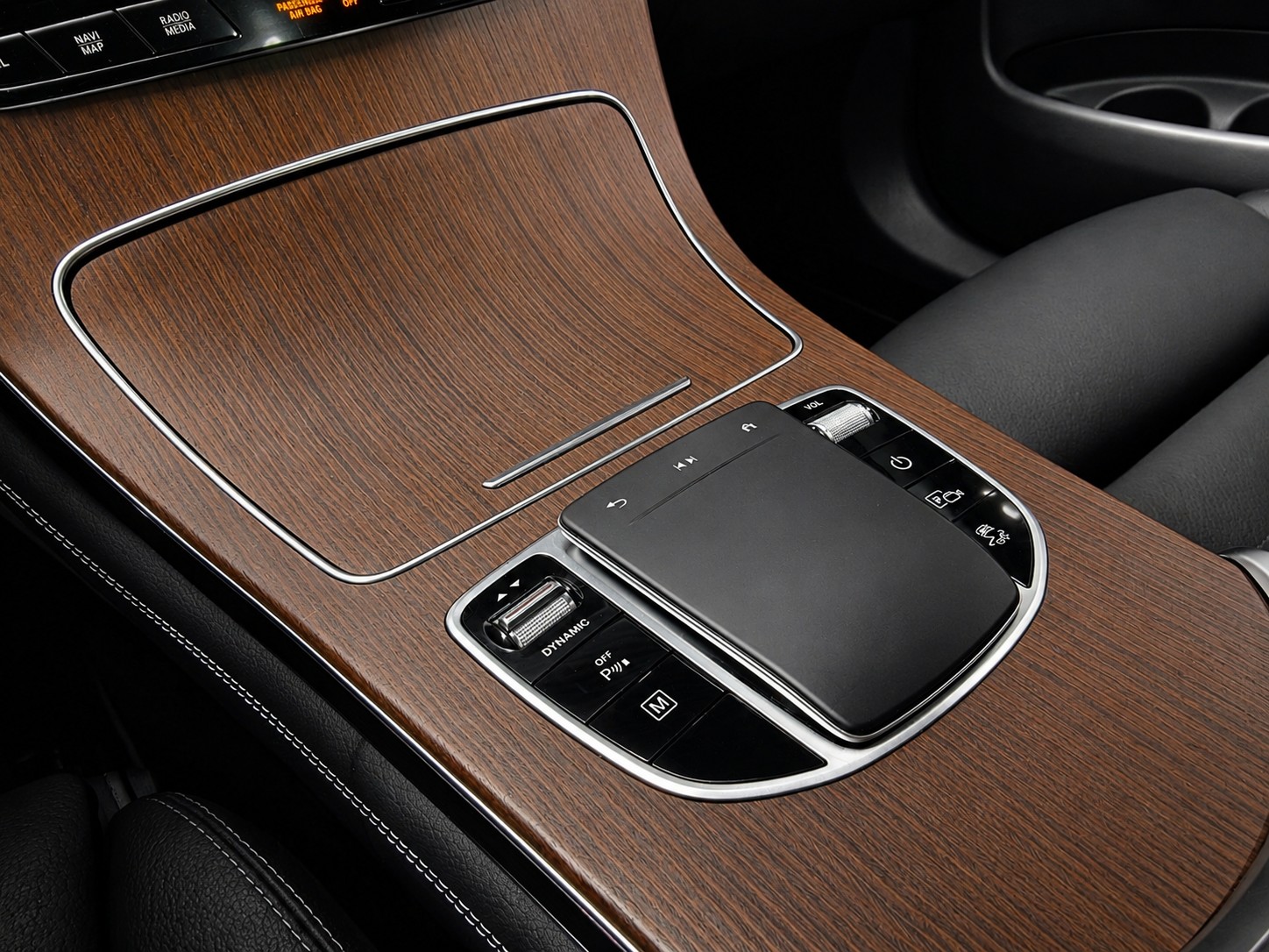 MERCEDES-BENZ GLC 300 e AMG Line 4m CH FAHRZEUG-image-27