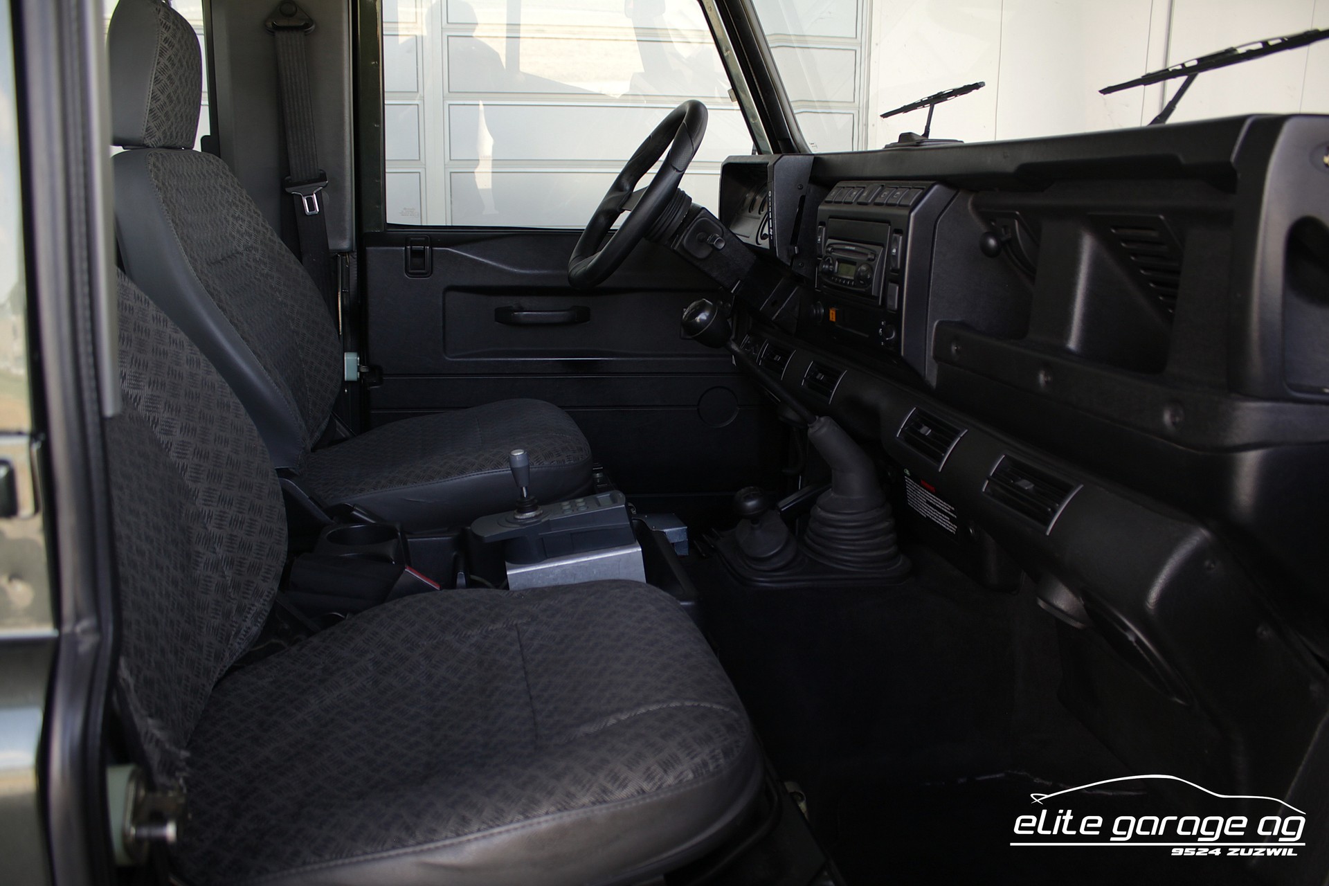 LAND ROVER Defender 90 SW 2.5 Td5-image-14