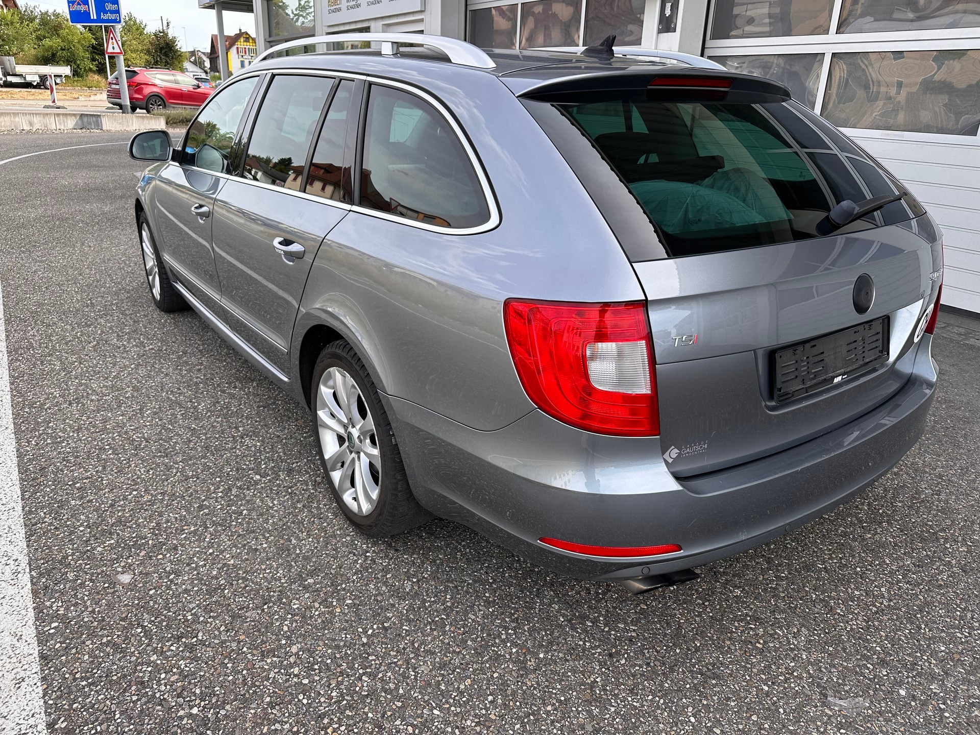 SKODA Superb Combi 1.8 TSI Elegance-image-5