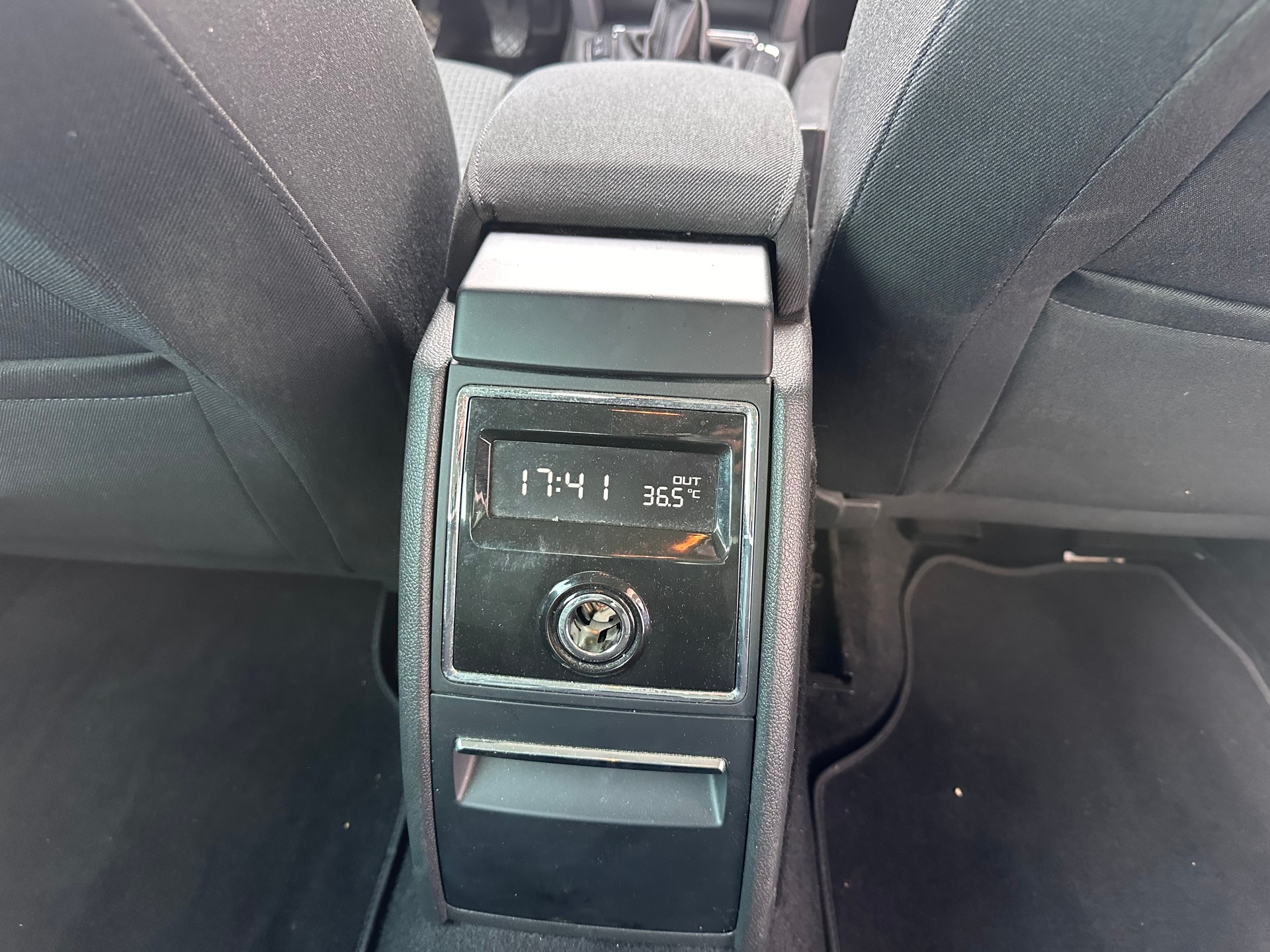 SKODA Superb Combi 1.8 TSI Elegance-image-10