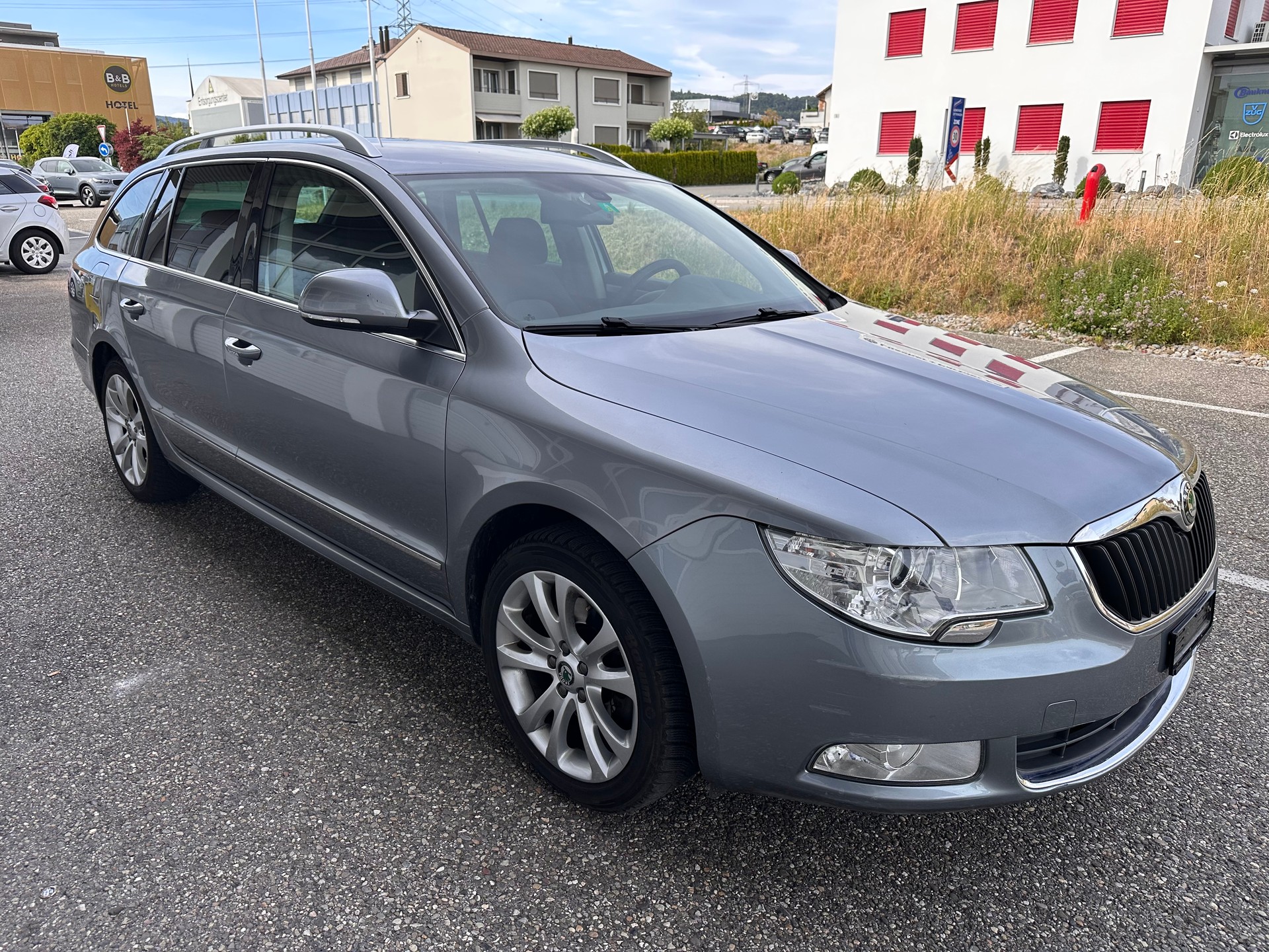 SKODA Superb Combi 1.8 TSI Elegance-image-2