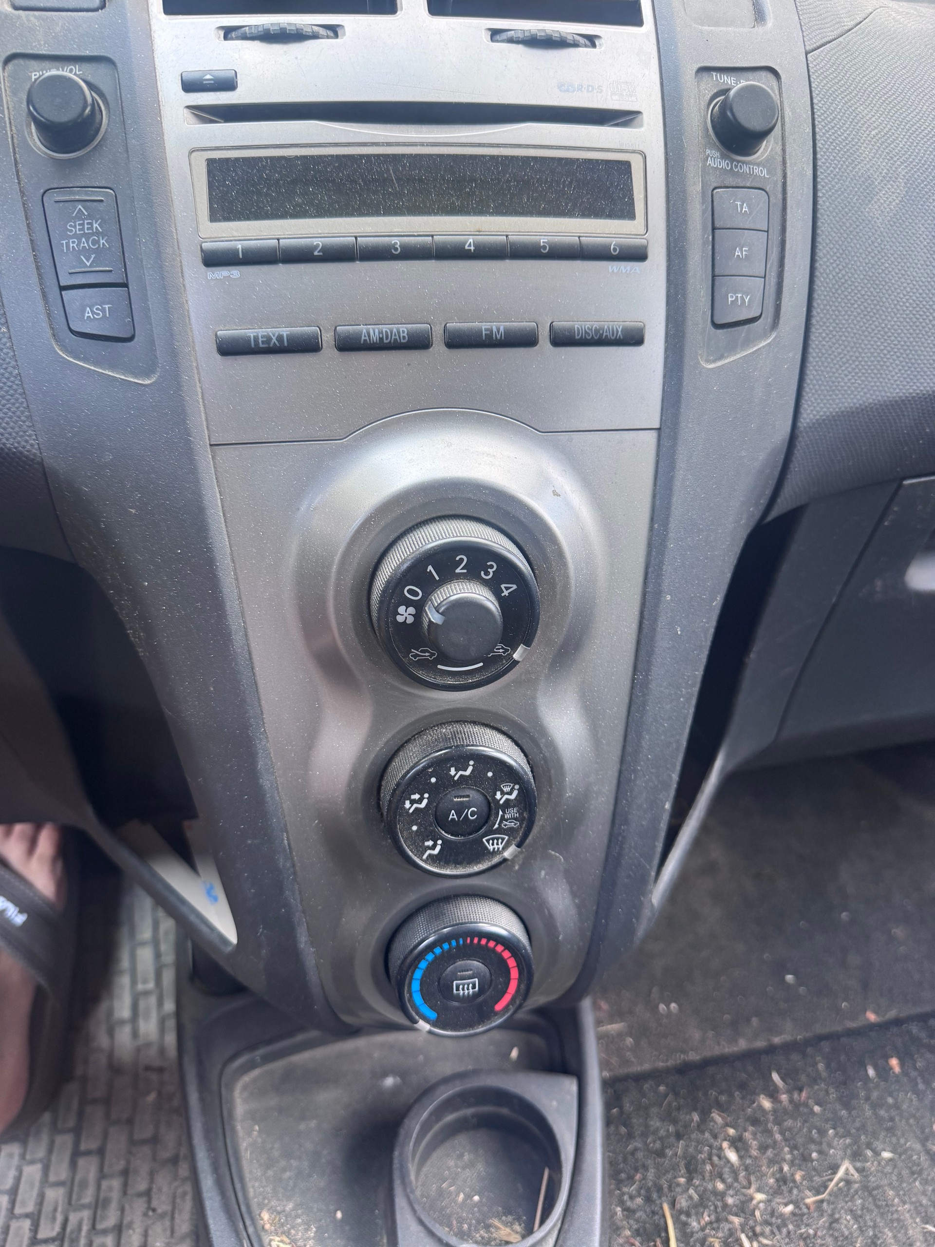 TOYOTA Yaris 1.33 Linea Sol Premium Multimode-image-2