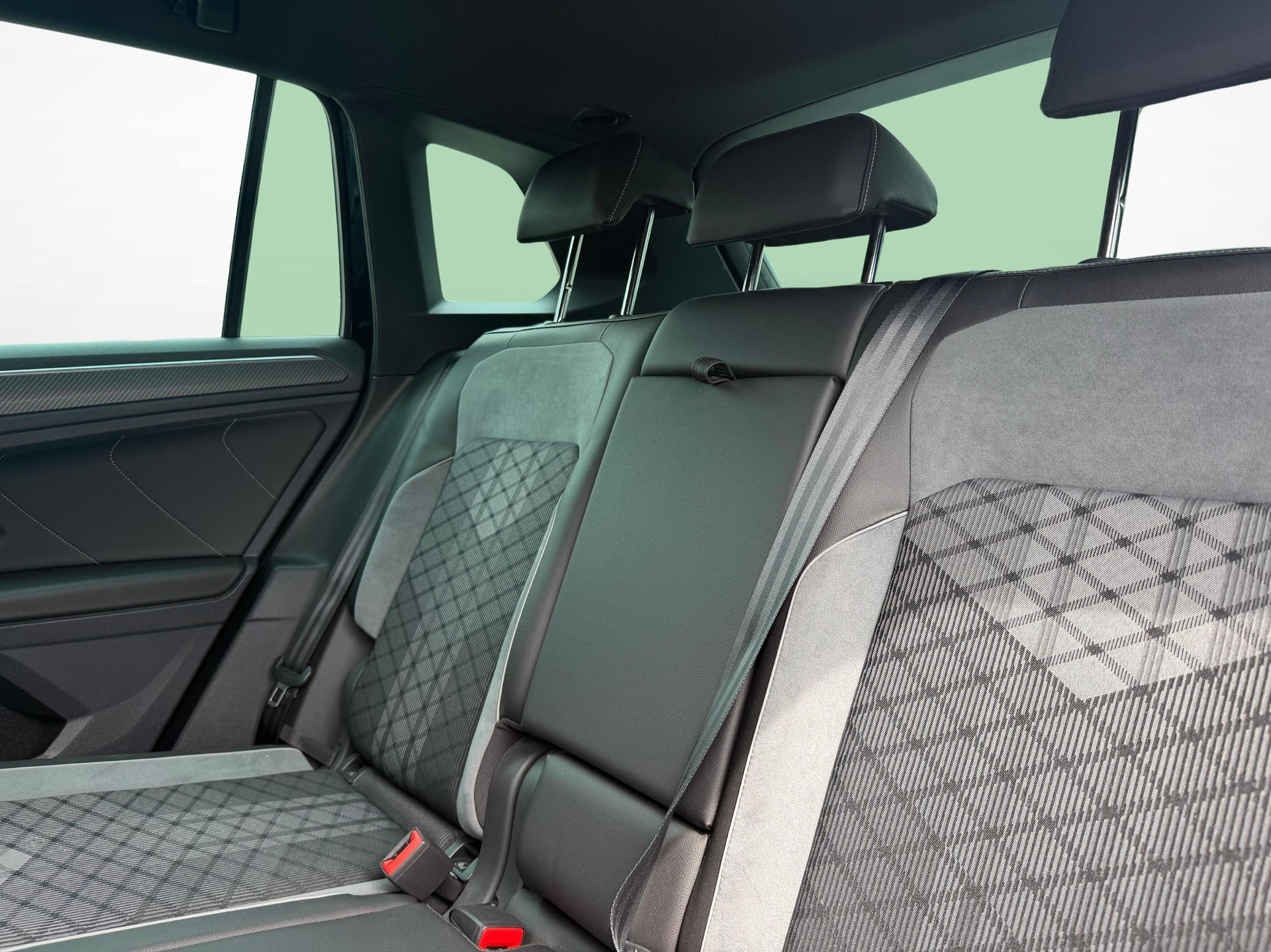 VW Tiguan 2.0 TSI R-Line DSG-image-8