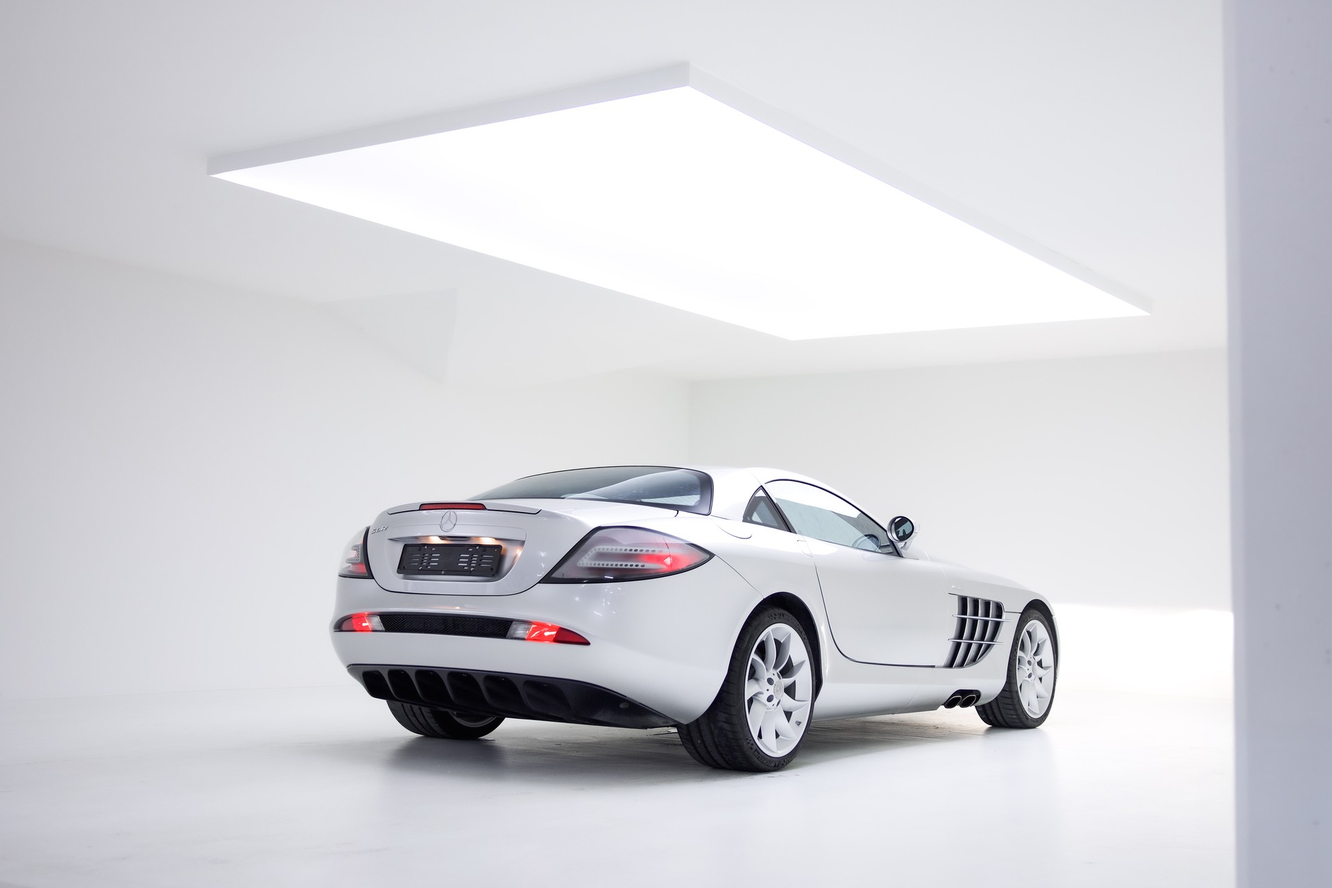 MERCEDES-BENZ SLR-image-1