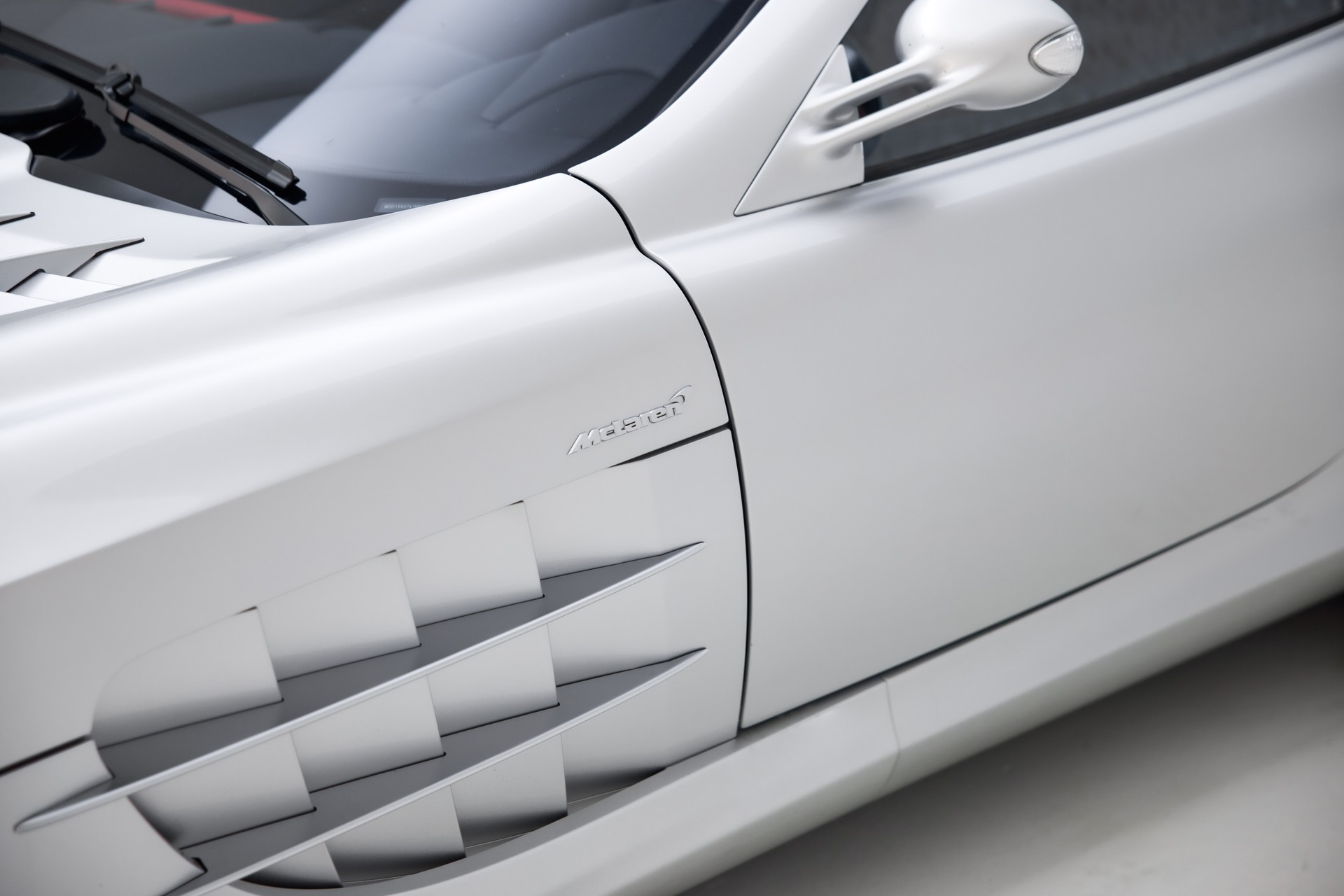 MERCEDES-BENZ SLR-image-14