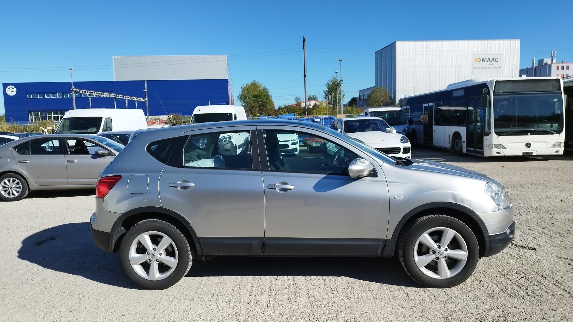 NISSAN Qashqai 2.0 dCi 4WD tekna-image-2