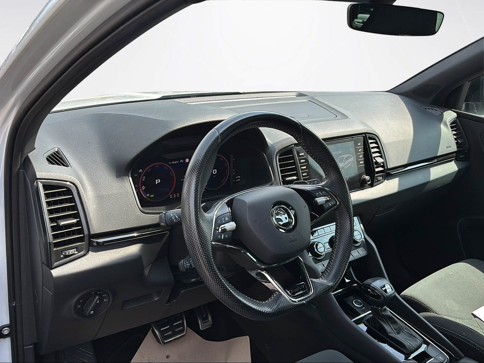 SKODA Karoq 2.0 TSI SportLine 4x4 DSG-image-2