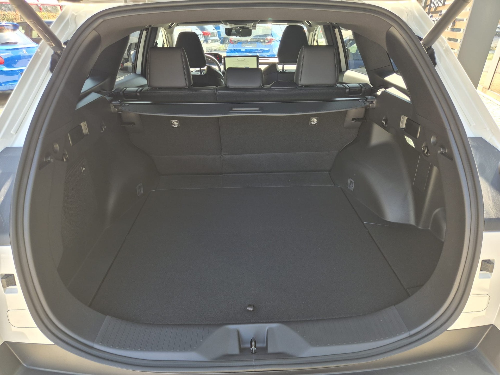 TOYOTA AWD Premium-image-4