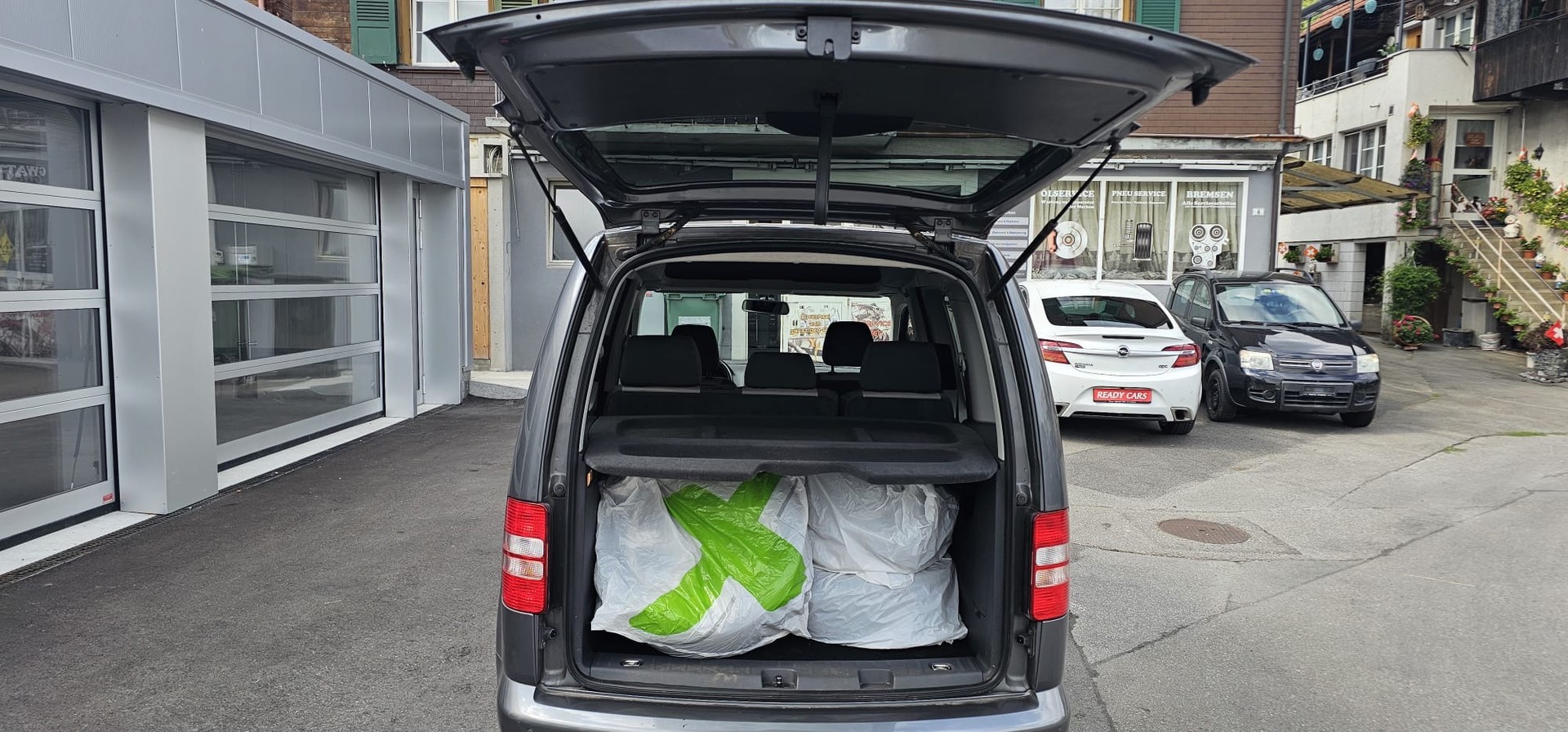 VW Caddy 1.2 TSI Family-image-7