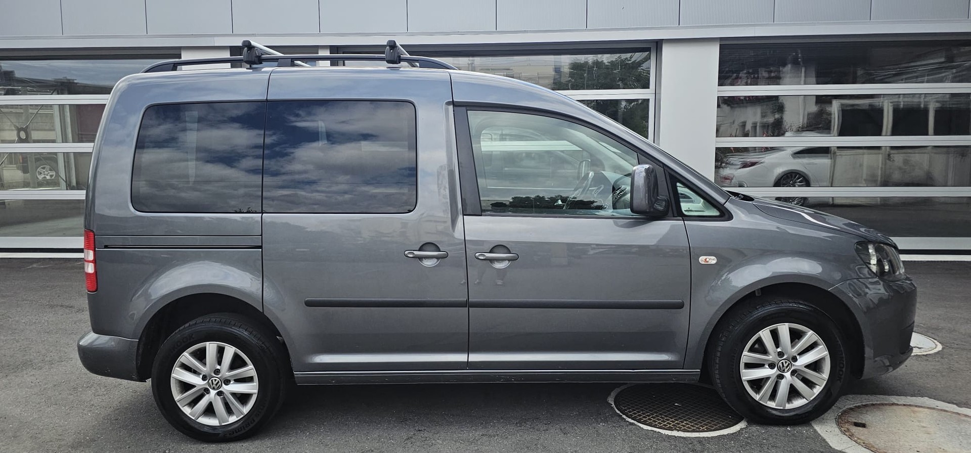 VW Caddy 1.2 TSI Family-image-4