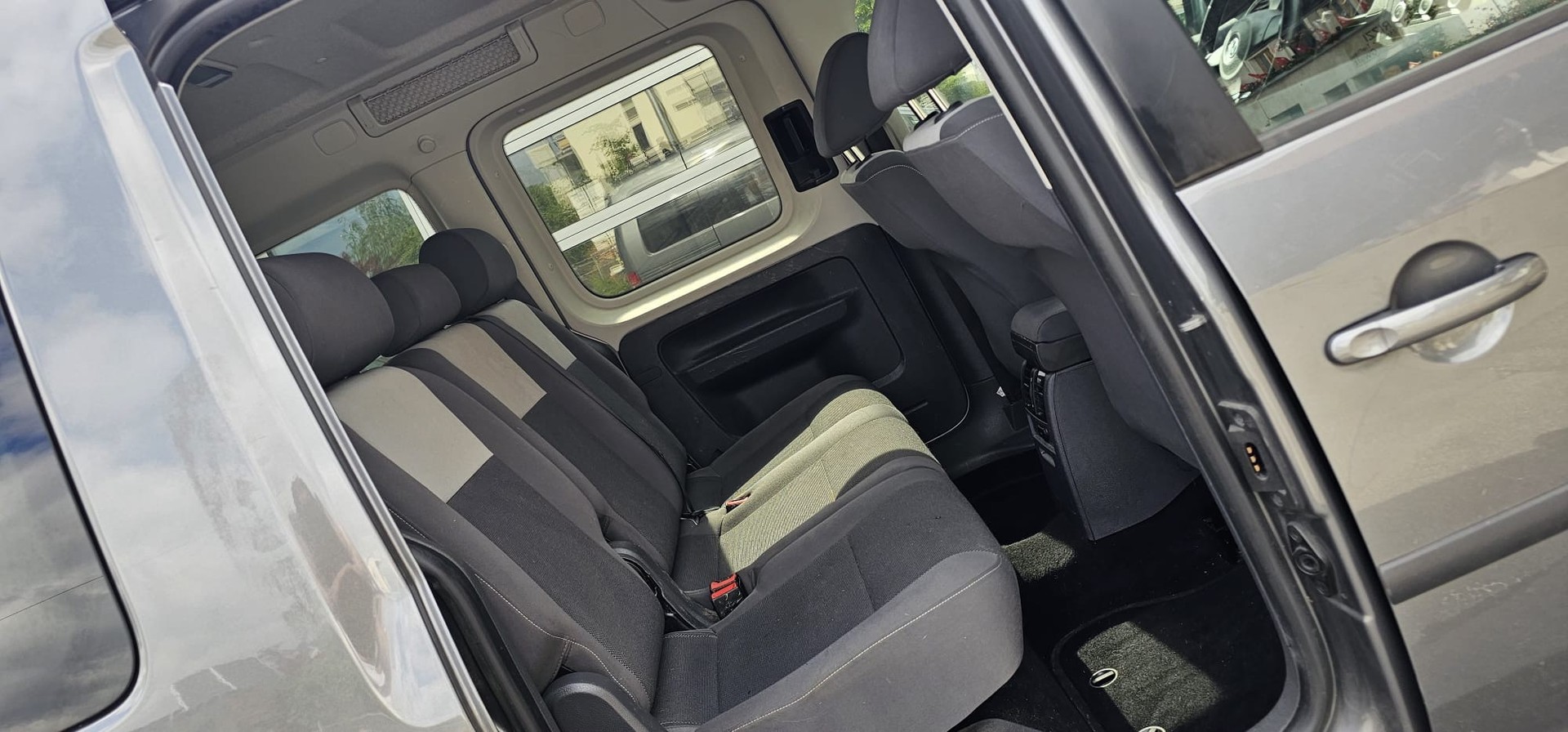 VW Caddy 1.2 TSI Family-image-11