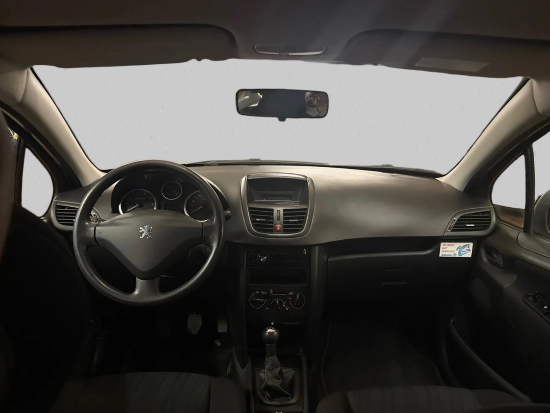 PEUGEOT 207 1.4 Urban-image-8